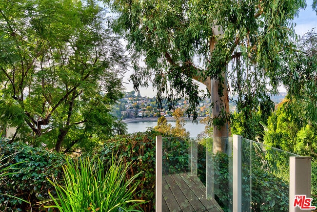 Building Photo - 2337 Baxter St