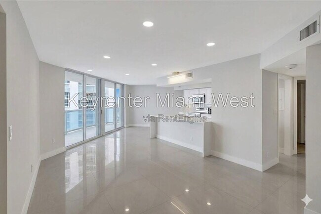 Building Photo - 16485 Collins Ave