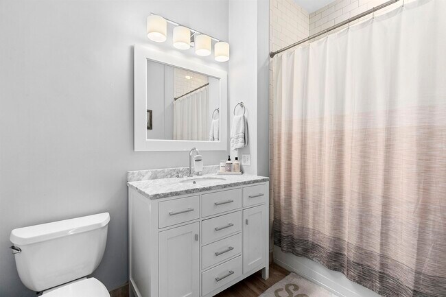 Building Photo - 1100 Adams St