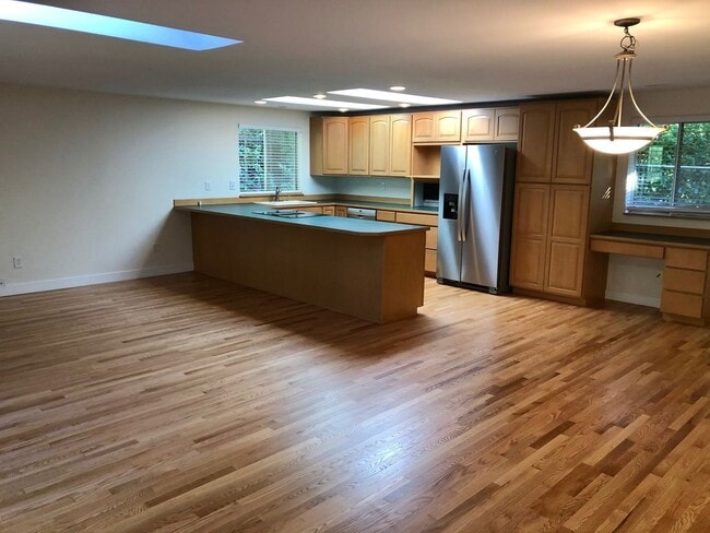 Building Photo - Charming 3 Bedroom in Cottage Lake