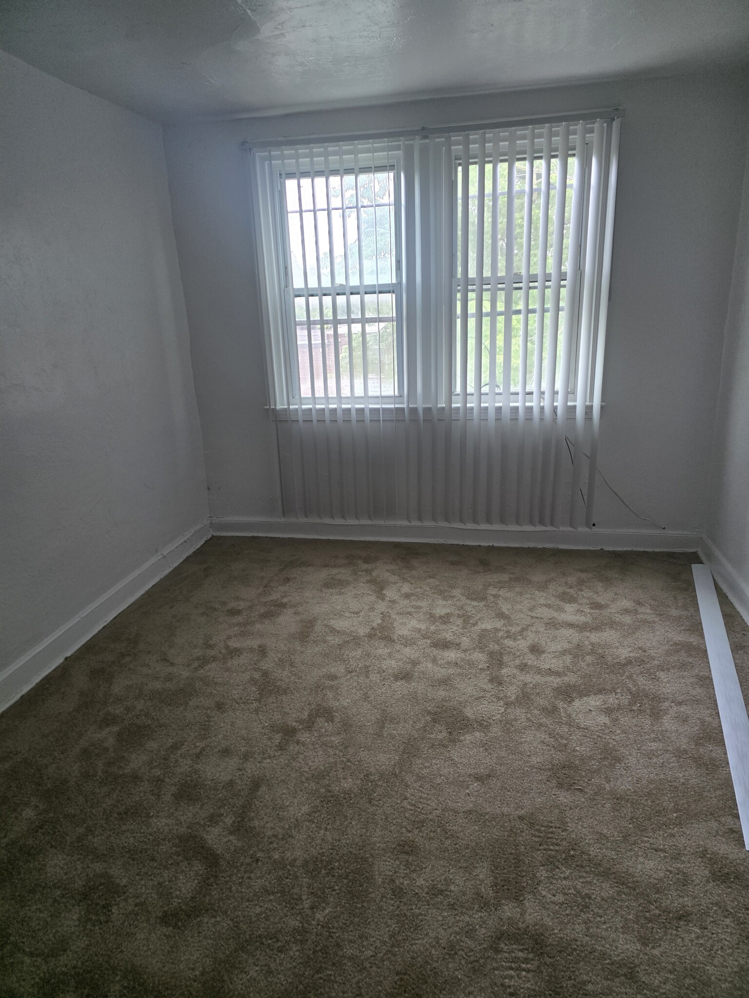 Building Photo - 386 E Upsal St