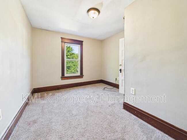 Building Photo - 701 Kling St
