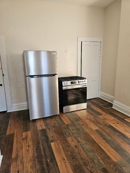 Building Photo - 120 W 5th Ave