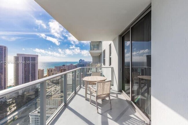 Building Photo - 4010 S Ocean Dr