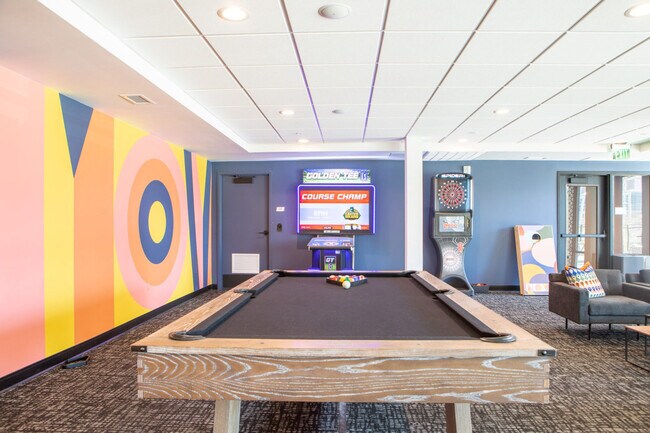 Building Photo - 1237 N Van Buren St