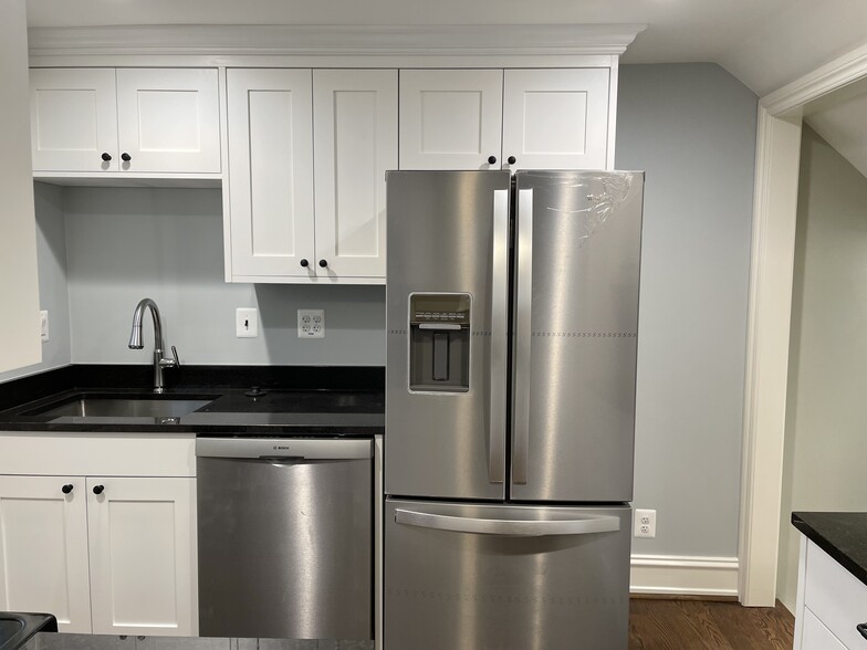 Remodeled Kitchen - 1608 Graefield Rd