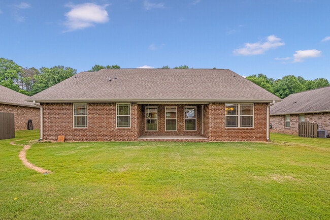 Building Photo - 128 Willow Tree Dr