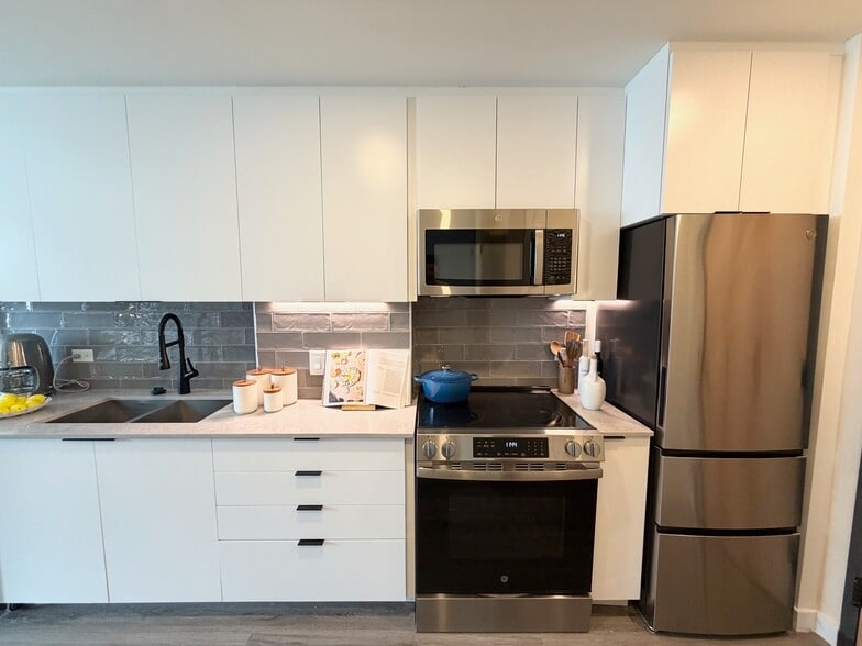 Building Photo - 113 NW 24th St