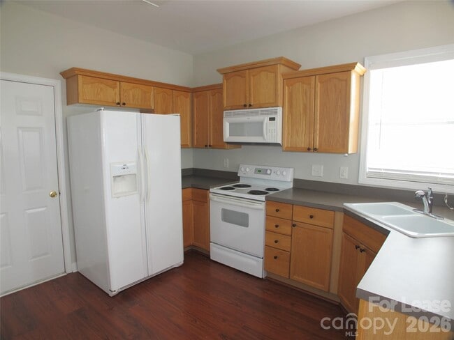 Building Photo - 2004 Magna Ln