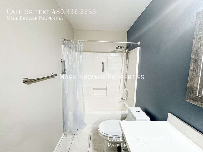 Building Photo - 566 S Esmeralda