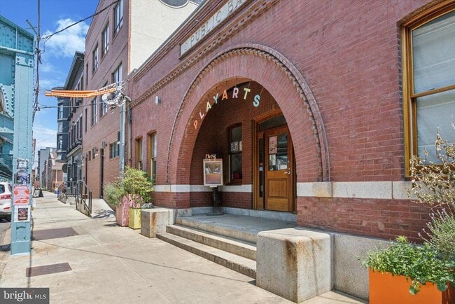 Building Photo - 107 W Thompson St