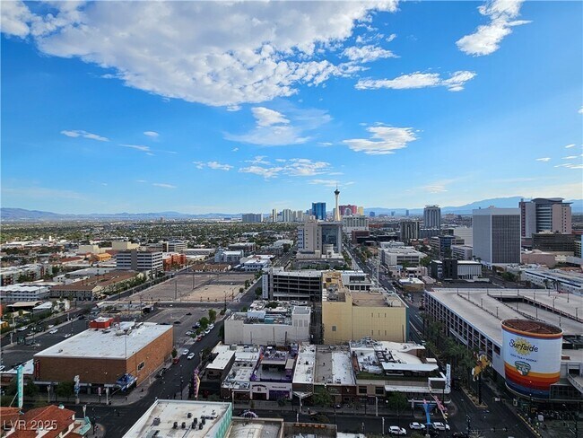 Building Photo - 150 S Las Vegas Blvd