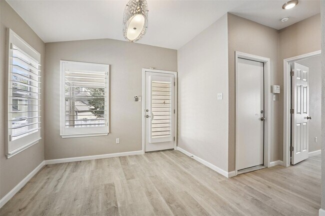 Building Photo - 4937 Hartson