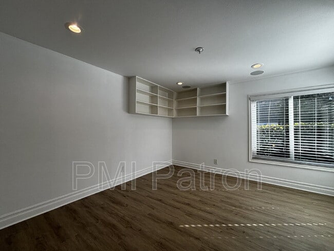 Building Photo - 68 Sea Island Dr