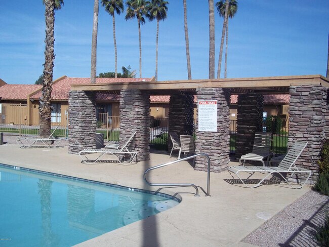 Building Photo - 2 Bedroom Condo in Great South Phoenix Location!