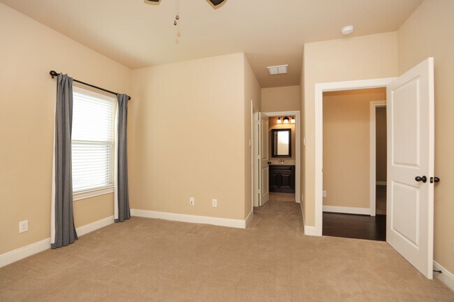 Building Photo - 11002 Upland Forest Dr