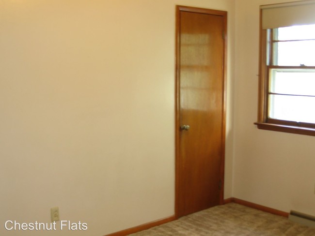 Building Photo - 487 Nash St