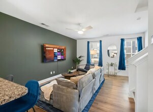 Building Photo - 1131 Fairway Green Ln