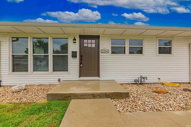 Building Photo - 2054 Conlin Ave