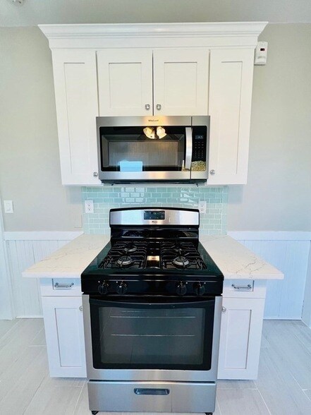 Building Photo - 22 Gardena St