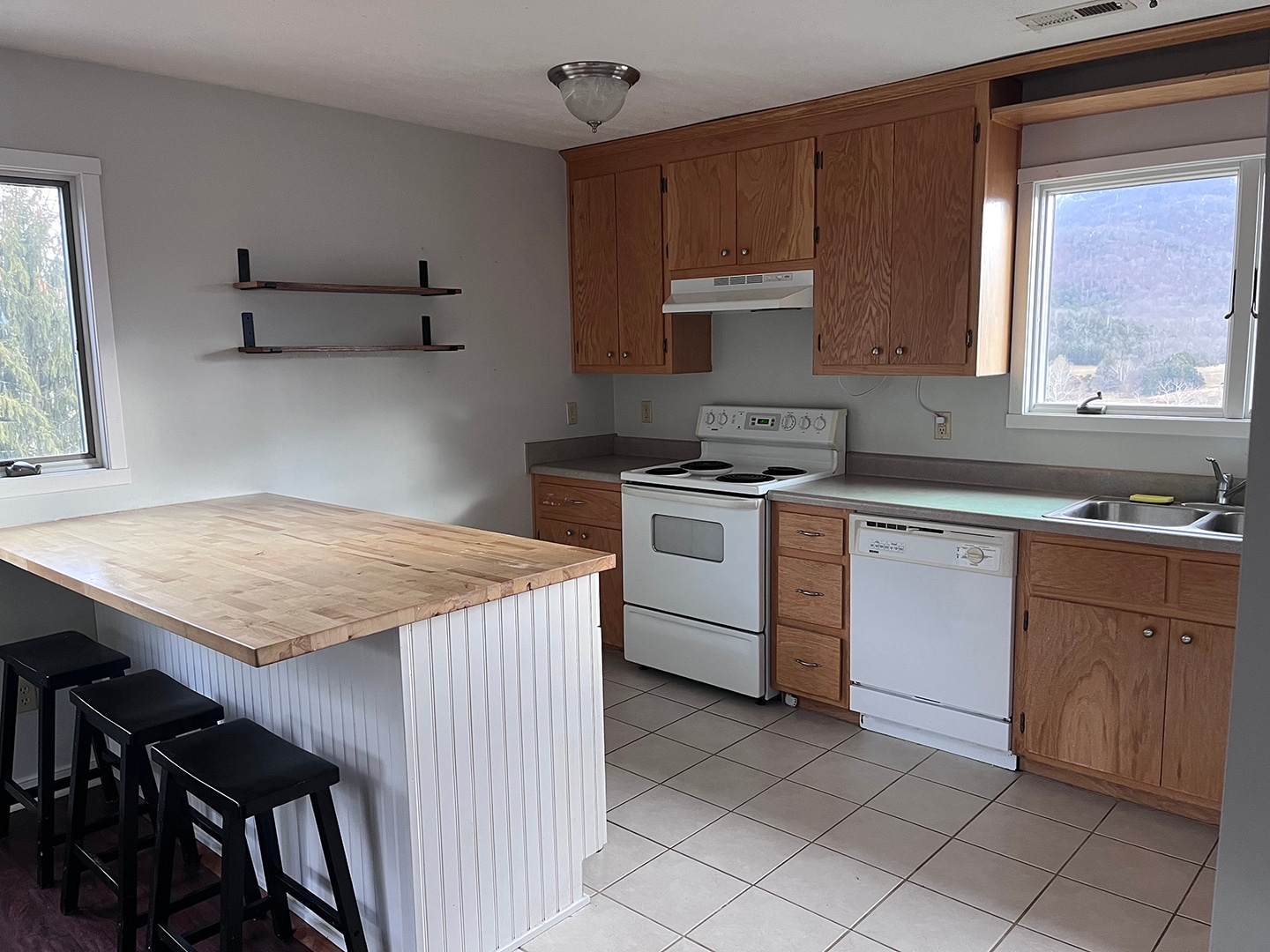 Kitchen. - 2353 Lusters Gate Rd