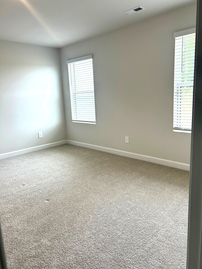 Building Photo - 105 Pleasure Ln