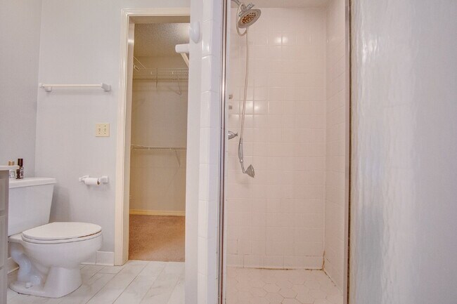 Building Photo - Pool Home with Office, Two Primary Suites ...