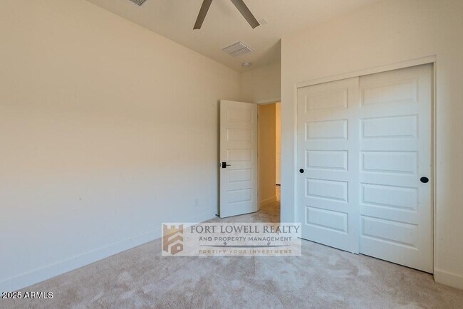 Building Photo - 8443 S 164th Dr