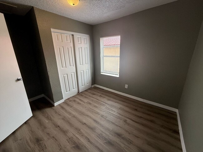 Building Photo - Cozy Plant City Bungalow! Apply for FREE This Holiday Season!