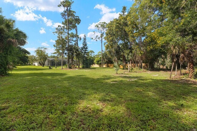 Building Photo - 12151 Old Country Rd N