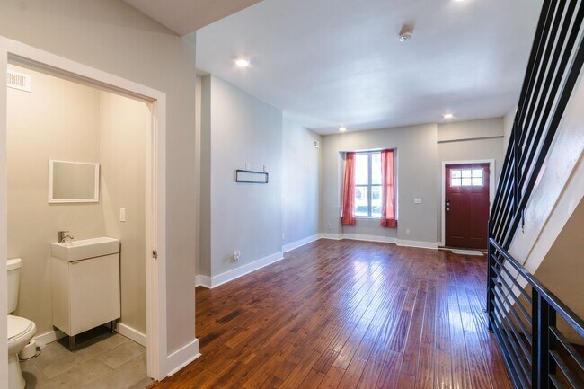 Building Photo - Three Bed Brewerytown Home
