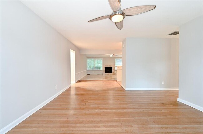 Building Photo - 2454 Drew Valley Rd NE