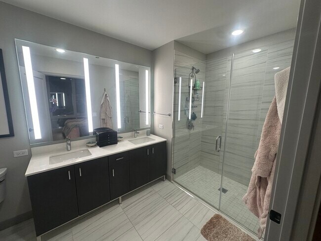 Building Photo - 920 N Wells St