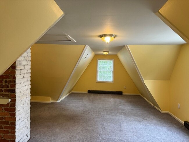 Building Photo - 305 Hurley Ave