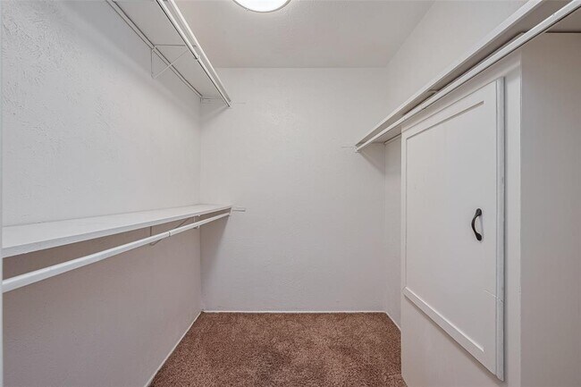 Building Photo - 3835 Cypressdale Dr