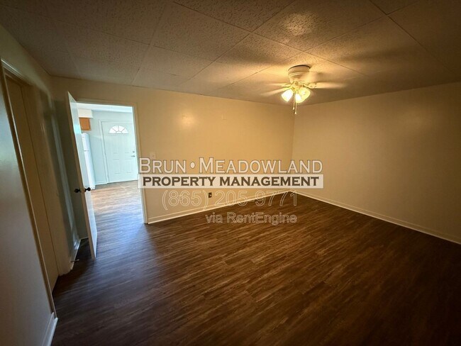 Building Photo - 1921 Meadowland Ln