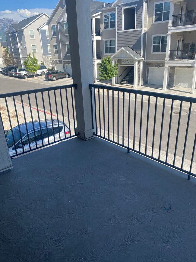 Building Photo - Beautiful 3 bed 2 bath townhome in Vineyard