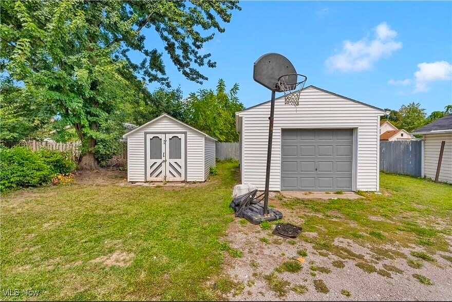 Building Photo - 504 W 21st St