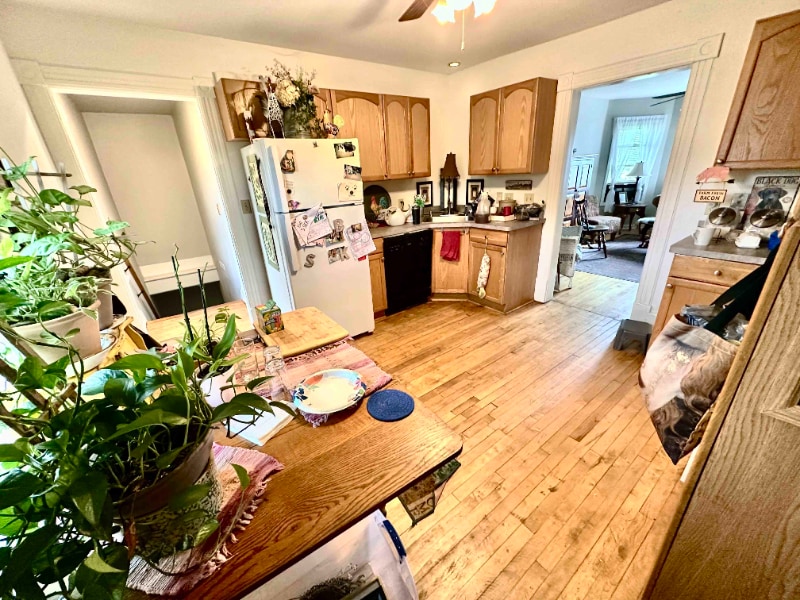 Building Photo - 229 W Van Buren St