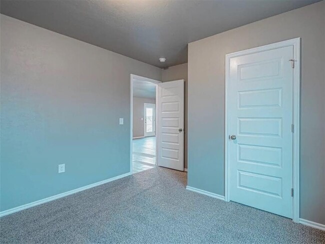 Building Photo - 1529 Highland Loop