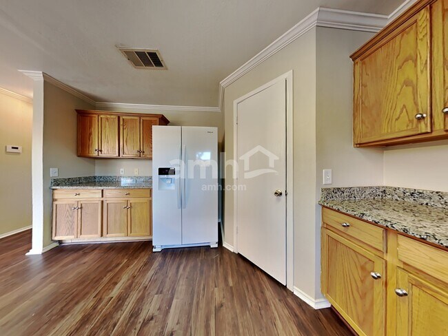 Building Photo - 3104 Pinehurst Court