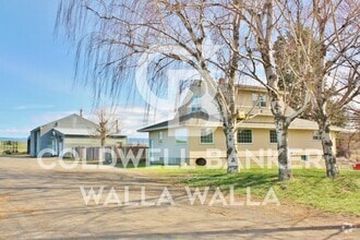 Building Photo - Farmhouse - Showings now Available