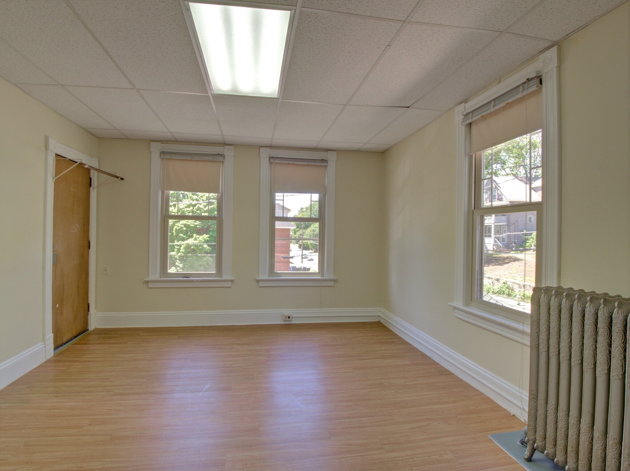 Building Photo - 324 Valley St