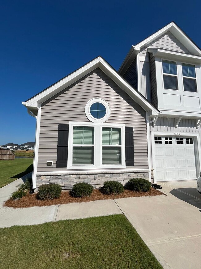 Building Photo - 7404 Springwater Dr