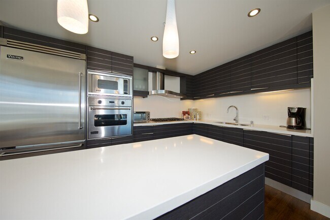 Building Photo - Ultimate Luxury Living: Fully Furnished Co...