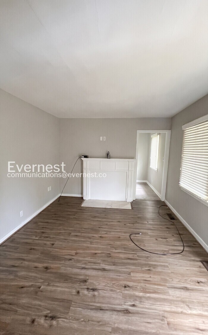 Building Photo - 425 87th St S