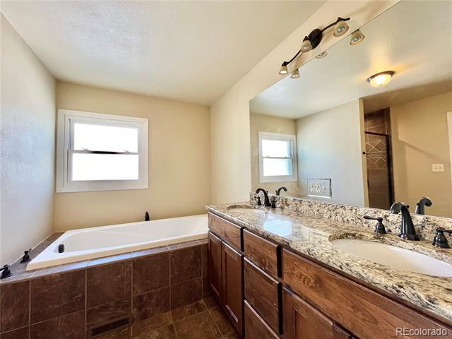 Building Photo - 2739 Straus Ln
