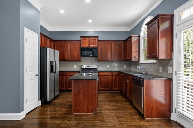 Building Photo - 2301 Marion Walk Dr SE