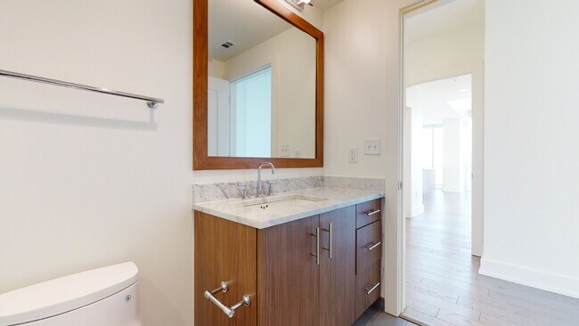 Building Photo - "Luxury Urban Living: Stunning 2-Bed, 2-Ba...
