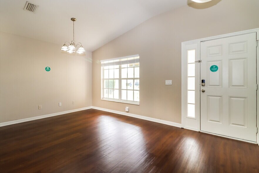 Building Photo - 11903 Autumn Creek Dr